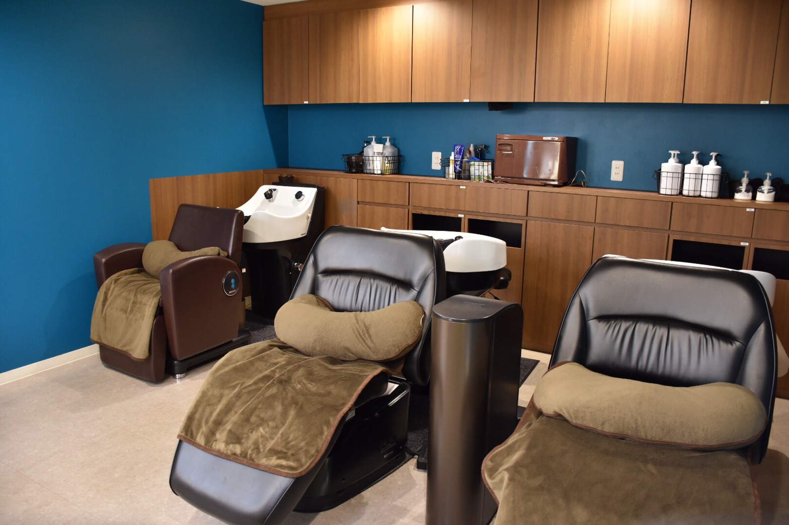 SALON GALLERY
